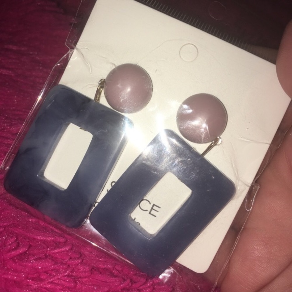 Earrings - Picture 3 of 4